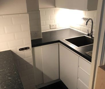 Studio Flat, Hallam Street, W1W - Photo 6