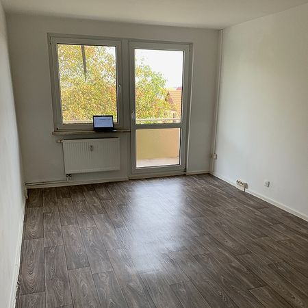 Tolle Vierraumwohnung – renoviert in modernem Design! – Blick ins Grüne - Foto 3