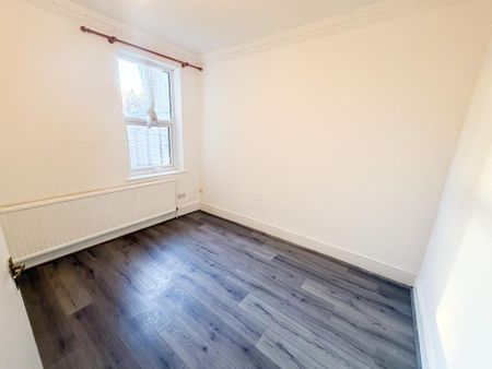 4 bedroom terraced house to rent - Photo 3