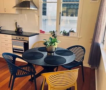 Furnished home in Lyall Bay SHORT TERM ONLY - Photo 4
