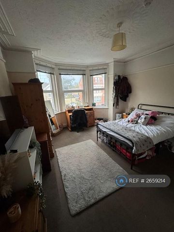 6 bedroom detached house to rent - Photo 3