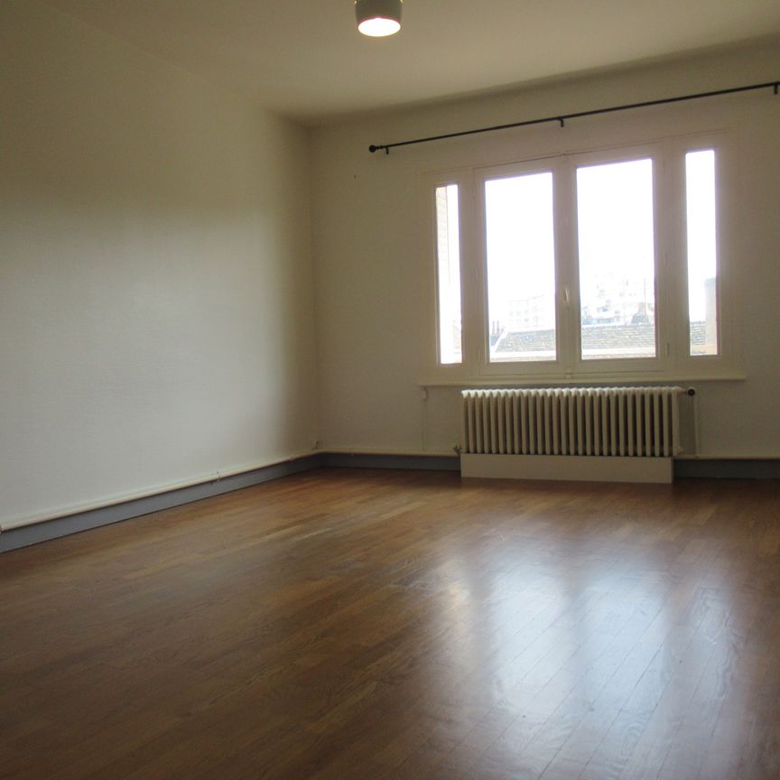 F2- 7 PLACE DE BEAUNE 71100 CHALON S/SAONE - Photo 1