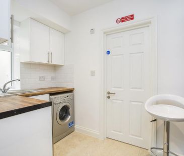 House share to rent - Photo 3