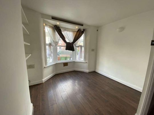 Sheringham Avenue London, E12 - Photo 1