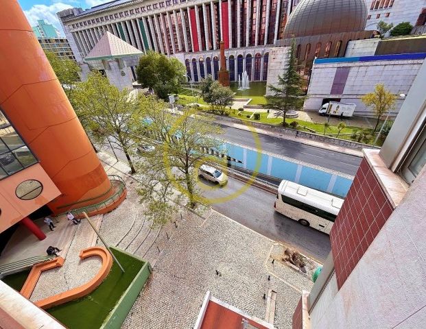 LISBON to CAMPO PEQUENO GARDEN ap. T2 furnished. Heat. Garage - Photo 1