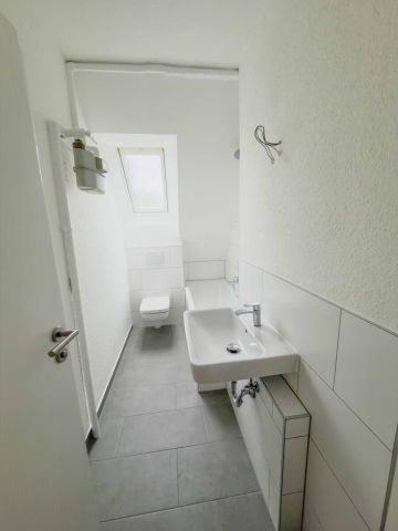 Komplett sanierte 3-Zimmer-Dachgeschosswohnung in Hannover-List zu vermieten! - Photo 3