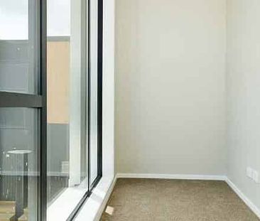 Modern One-Bedroom Townhouse in Prime Location - Photo 2