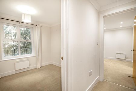 Russell Road, Town Centre, Basingstoke - Photo 5