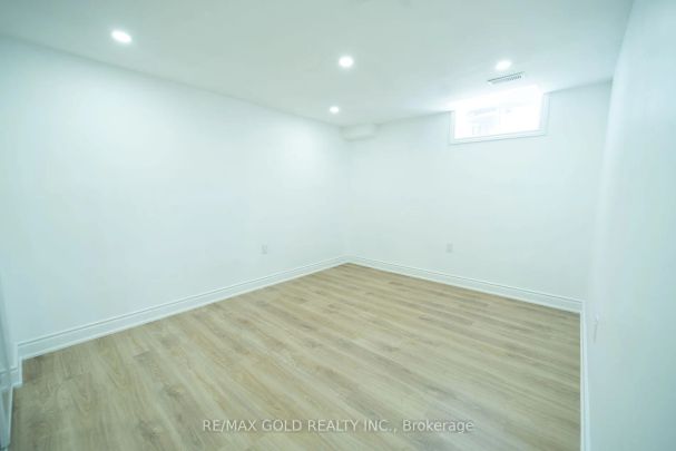 Property For Lease | X8463956 - Photo 1