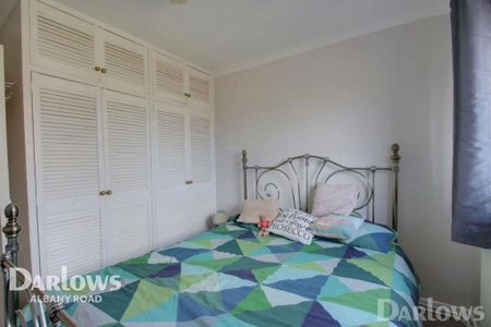 2 bedroom flat to rent - Photo 4
