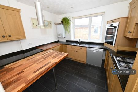 1 bedroom flat to rent - Photo 3