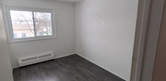 4 1/2 À LONGUEUIL 1425$ - Photo 2