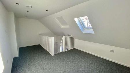 High Street, Rushden, NN10 - Photo 2