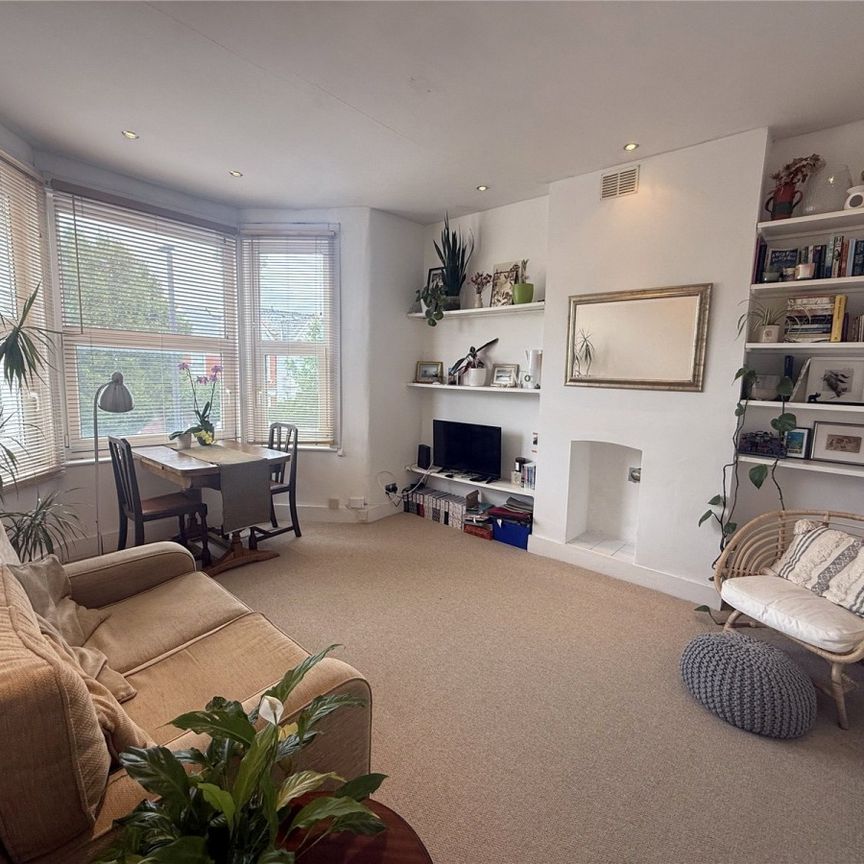 Warwick Road, N11, London - Photo 1