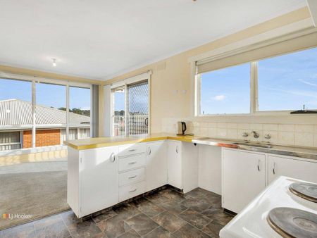 Large Family Home - Photo 5
