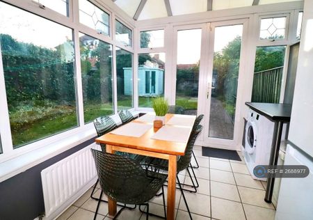 4 bedroom detached house to rent - Photo 5