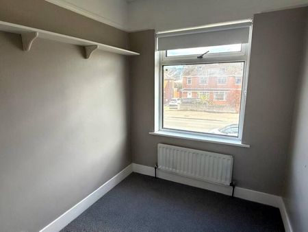 Partly furnished 3 bedroom Semi-detached - Photo 4