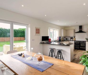4 bedroom detached house to rent - Photo 2