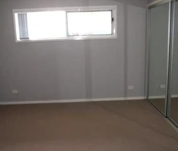 Comfortable 4 Bedroom Living! - Photo 3