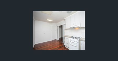 Neat family home with large yard & close proximity to schools. - Photo 3