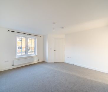 Bunting Crescent, NG13 - Photo 1