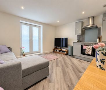 Modern one bedroom apartment with allocated parking available in No... - Photo 3