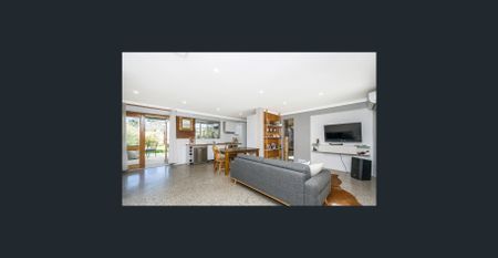 Spacious Family Home in Girrawheen - Photo 5