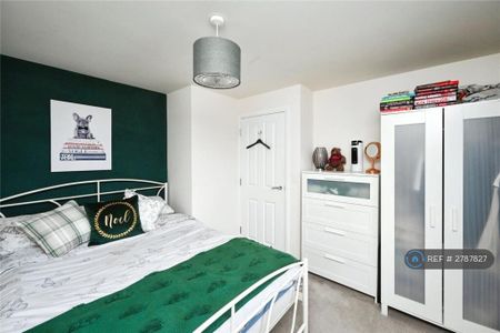 4 bedroom detached house to rent - Photo 2