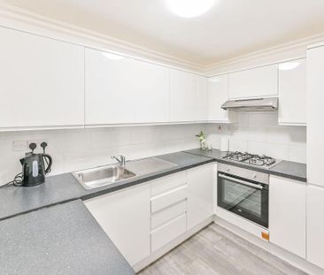 3 bedroom flat to rent - Photo 6