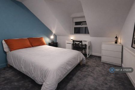 1 bedroom in a house share to rent - Photo 2