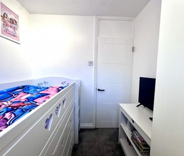4 Bedroom House - Semi-Detached To Let - Photo 5