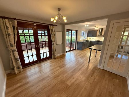 5 bedroom detached house to rent - Photo 3