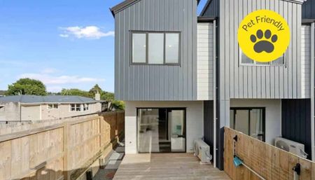 Two bedroom Plus Study Modern Corner Townhouse in the Heart of Howick - Photo 2