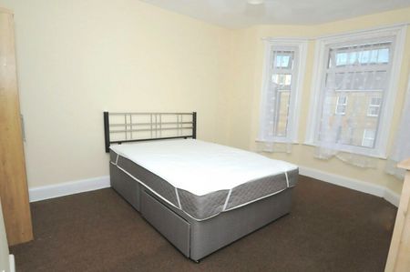 4 Bed Student House on Waterloo Road - SEE VIDEO TOUR - Photo 4