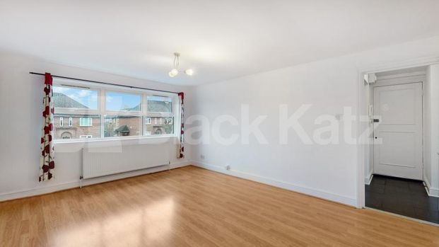 Two Bedroom First Floor Flat in Conversion, New Barnet, mins to tube & shops! - Photo 1