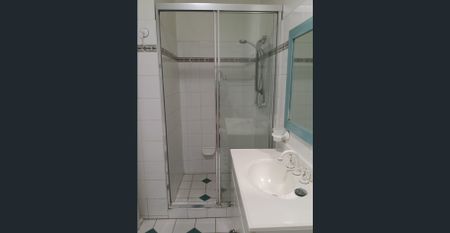 Quiet home tucked away along your own private driveway - Photo 3