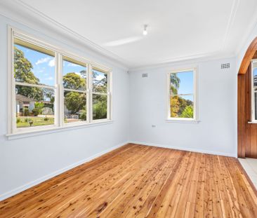 Charming Family Home - Like Brand NEW - Photo 2