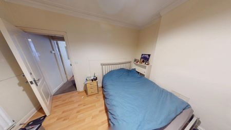 3 bedroom semi-detached house to rent - Photo 5