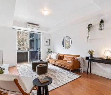 Chic Urban Sanctuary in a Prime Location - Photo 1