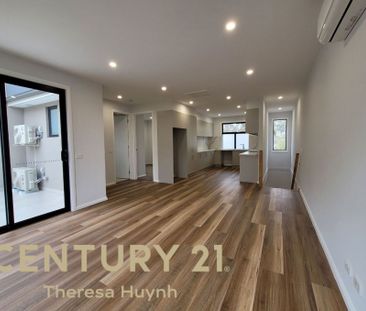 For Rent&colon; Spacious 2 Bedroom Townhouse - Photo 2