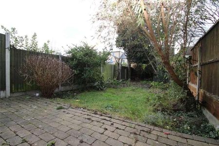 Douglas Road, Hornchurch, Essex, RM11 - Photo 2