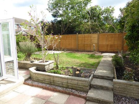 3 bedroom semi-detached house to rent - Photo 5