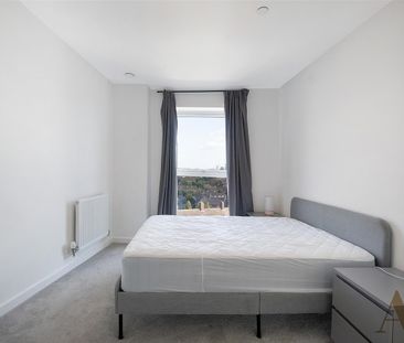 East Acton Lane, Acton - Photo 3