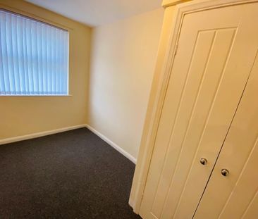 3 bedroom flat to rent - Photo 3