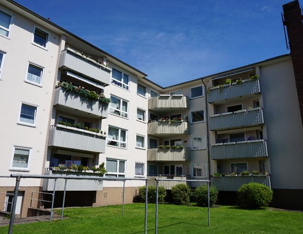 Gemütliche 3- Zimmer-Wohnung in Stadtlage mit Balkon - 25335 Elmshorn - Photo 1