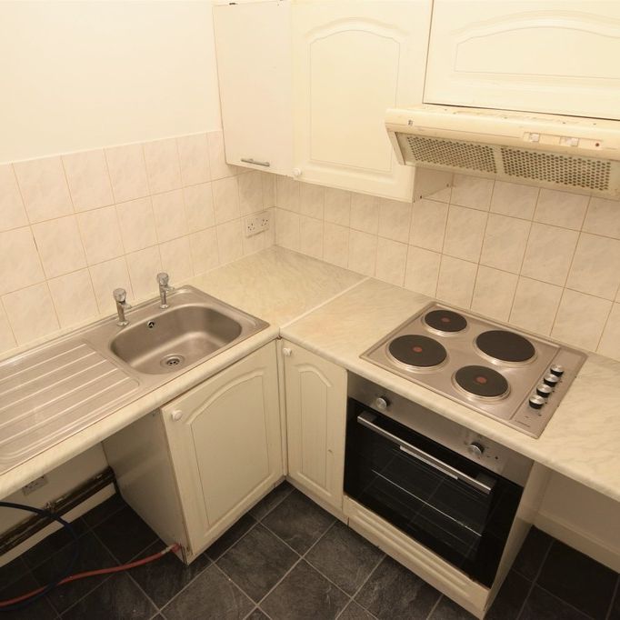 To Let 1 Bed Flat - Photo 1