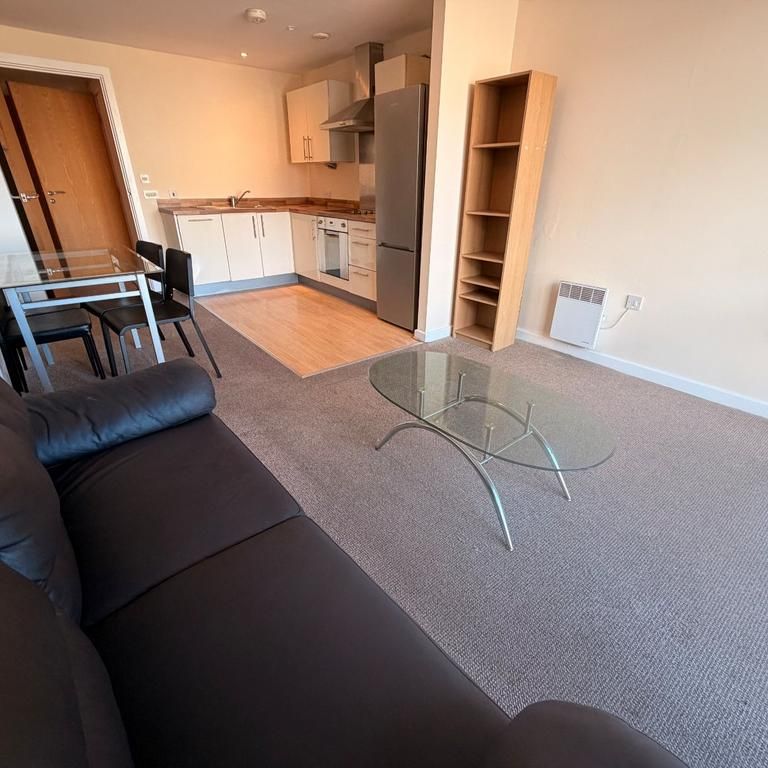2 bedroom flat to rent - Photo 1