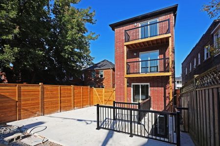 1640 Dufferin St #2 - Photo 4