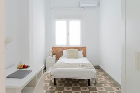 Carrer Trafalgar, Valencia, Valencian Community 46023 - Photo 2