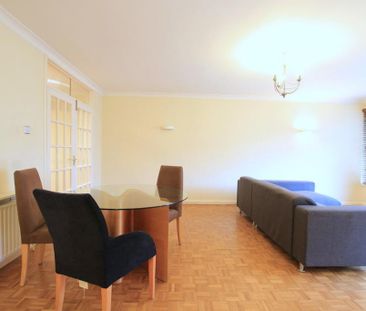 3 bedroom apartment to rent - Photo 2